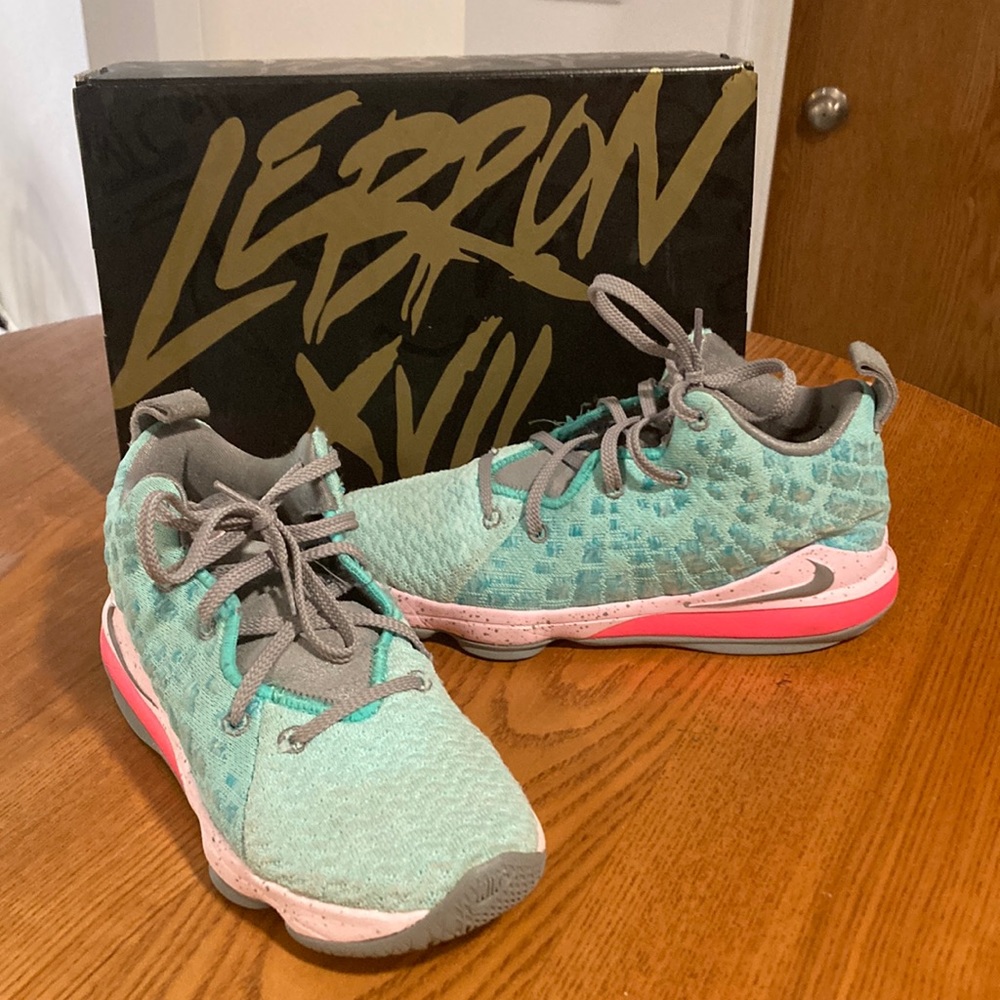 LeBron XVII pre-school basketball shoes 2.5 south beach
